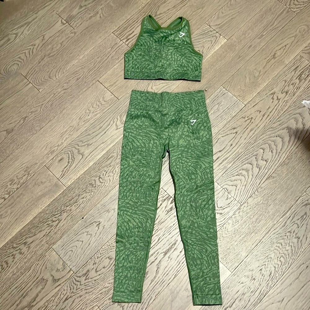 Gymshark green animal print workout activewear set - Picture 1 of 9